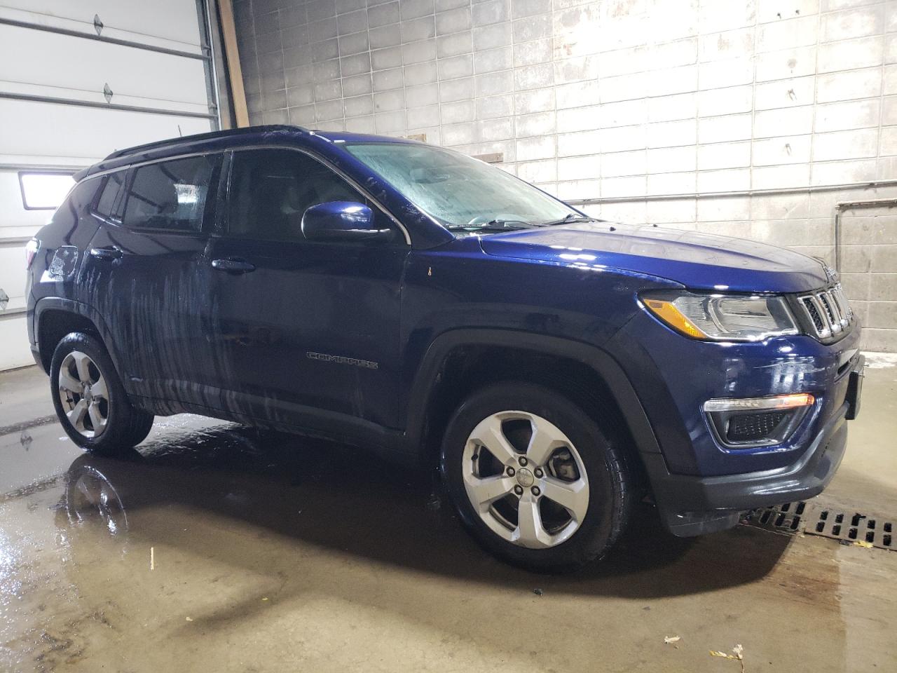 2019 Jeep Compass VIN 3C4NJDBB1KT690324 Copart auction photo, vandalism / front end damage thumbnail 4