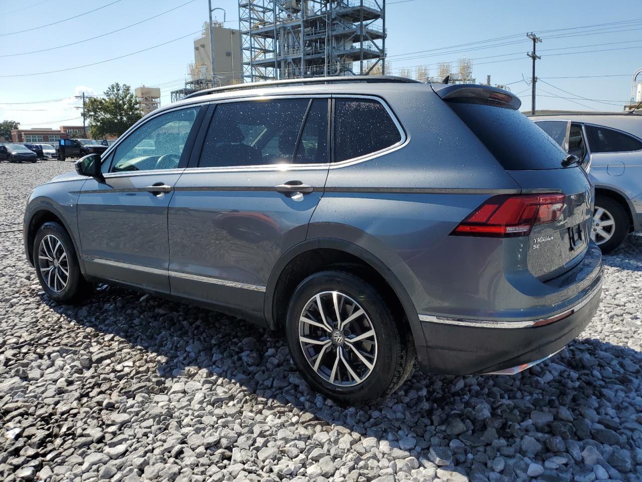 2020 Volkswagen Tiguan VIN 3VV3B7AX1LM076227 Copart auction photo, vandalism damage thumbnail 2