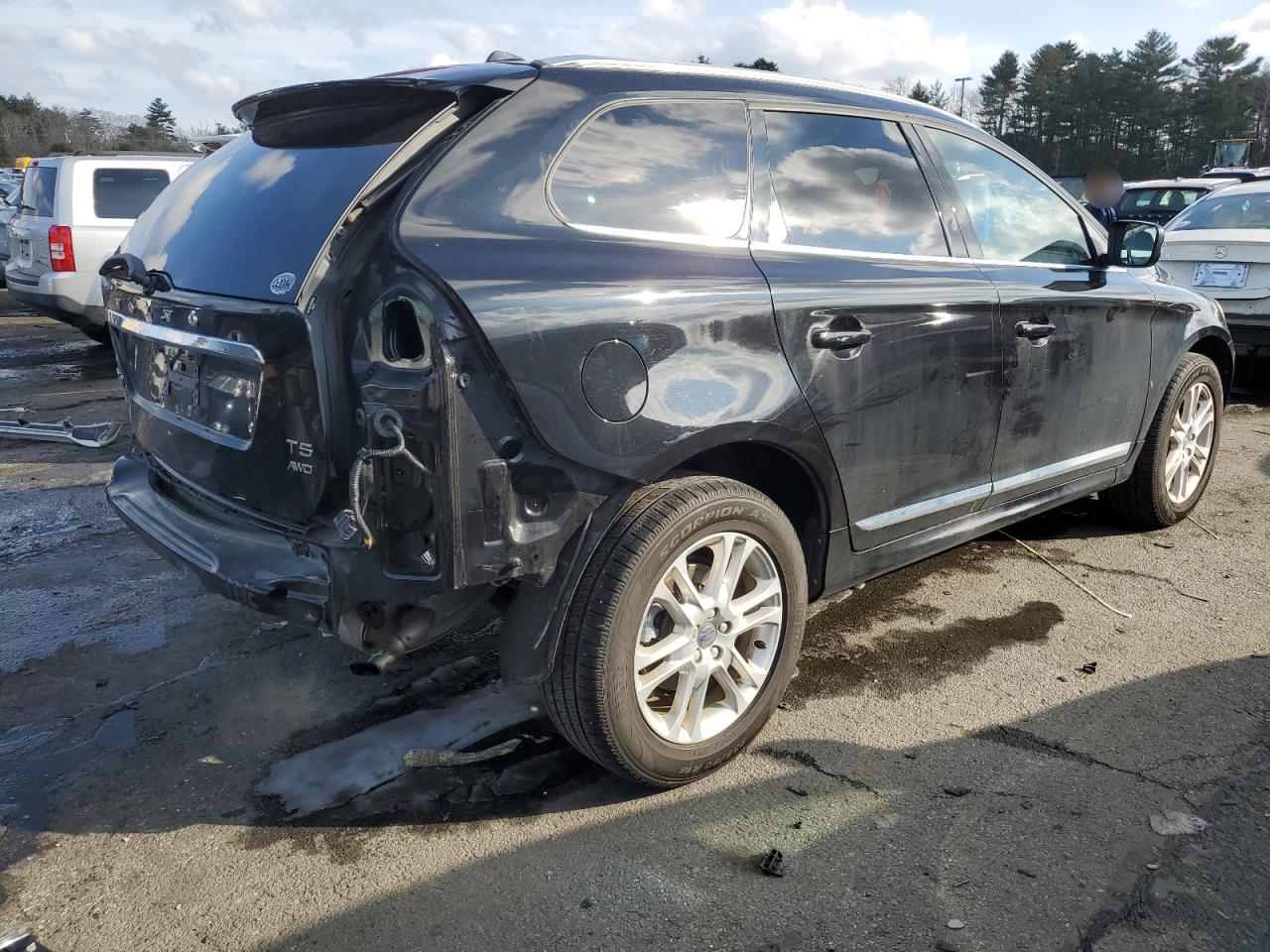 2016 Volvo XC60 VIN YV4612RKXG2926036 Copart auction photo, rear end / minor dent/scratches damage thumbnail 3
