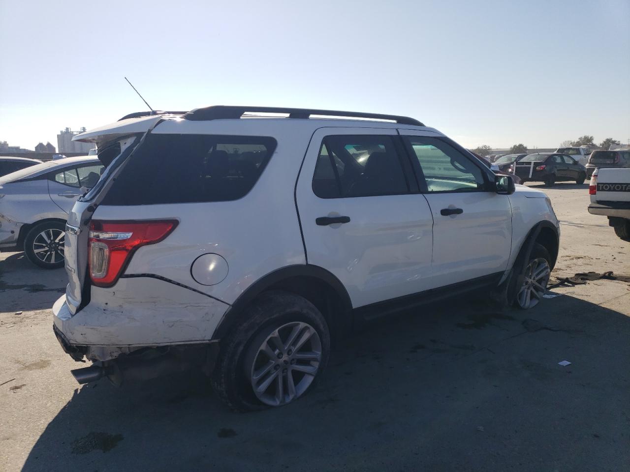 2015 Ford Explorer VIN 1FM5K7B8XFGB46817 Copart auction photo, all over damage thumbnail 3