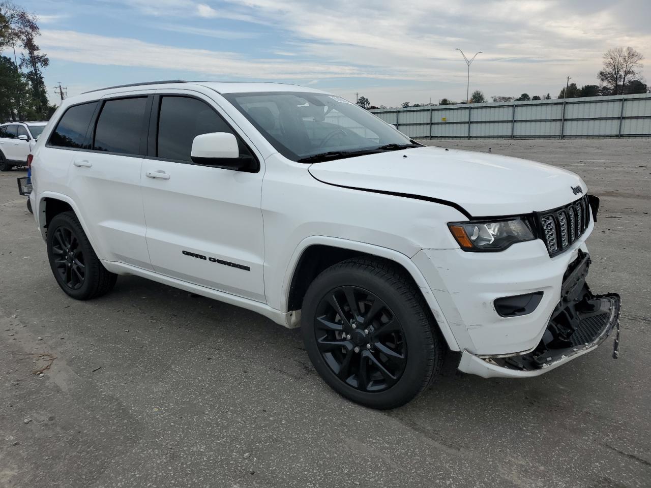 2018 Jeep Grand Cherokee VIN 1C4RJFAG2JC202275 Copart auction photo, front end damage thumbnail 4