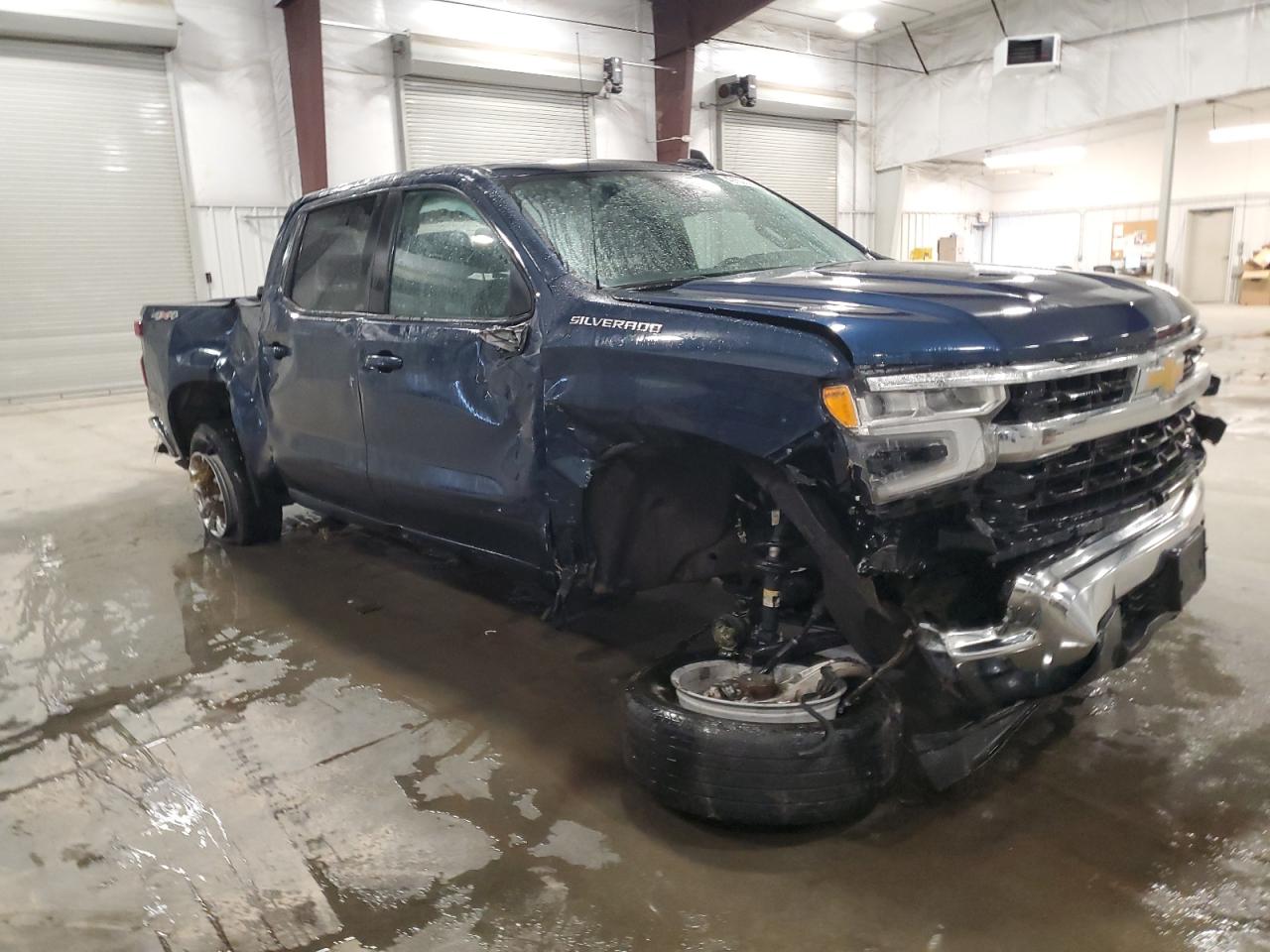 2022 Chevrolet Silverado VIN 1GCPDDEK6NZ620844 Copart auction photo, front end / side damage thumbnail 4