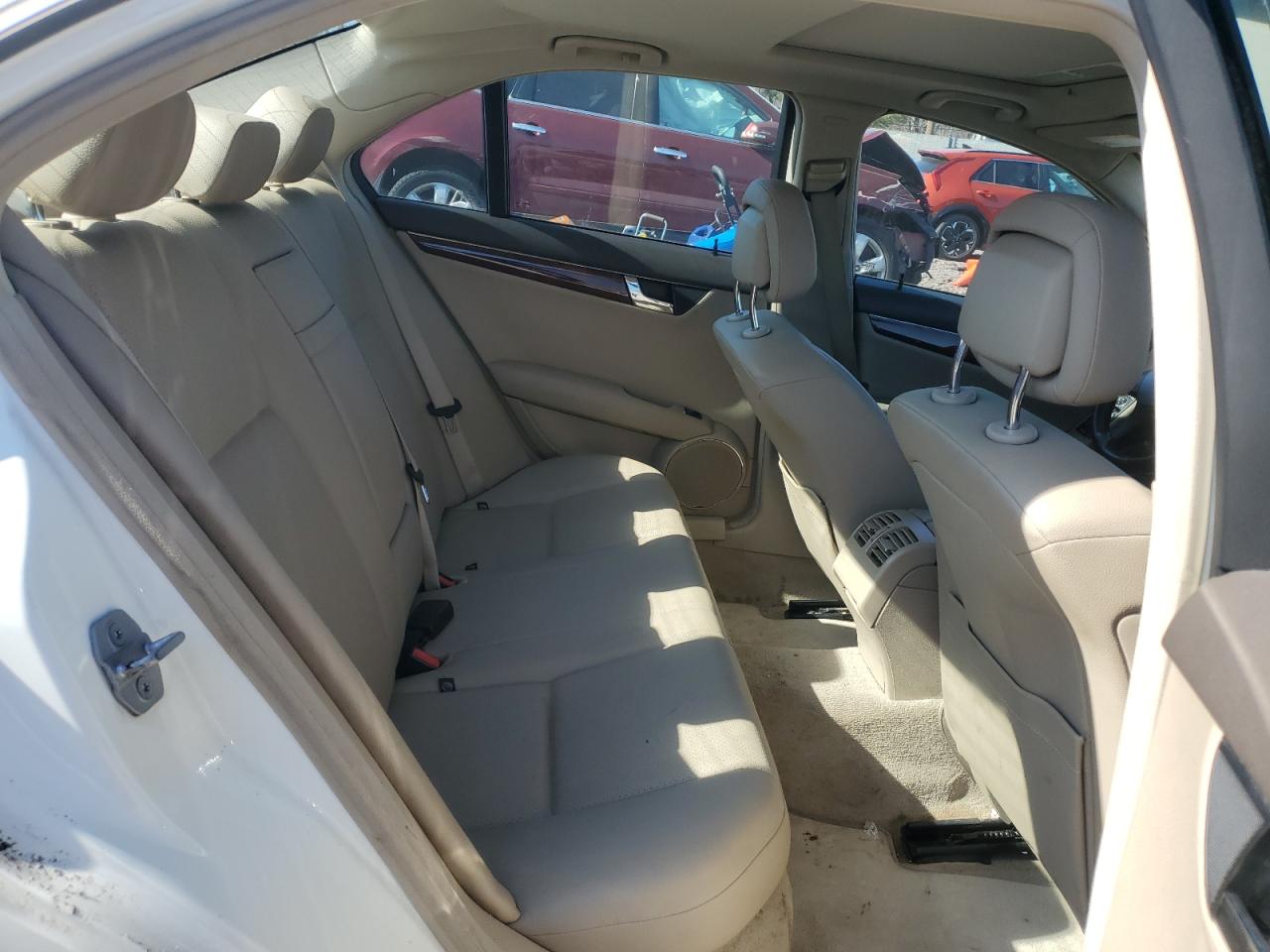 2011 Mercedes-Benz C-klasse VIN WDDGF8BB7BR135815 Copart auction photo, normal wear damage thumbnail 10
