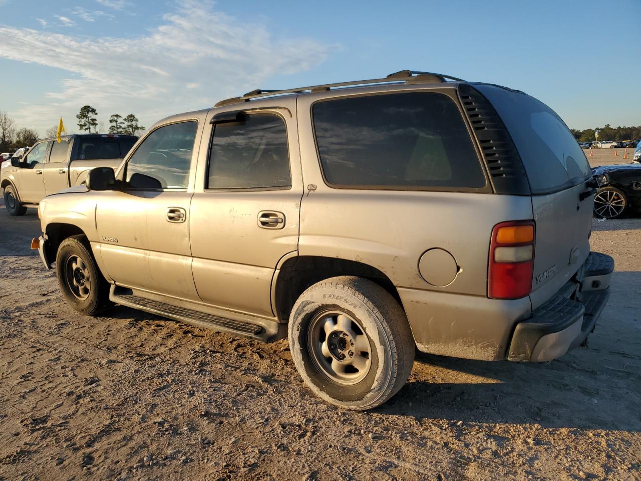 2002 GMC Yukon VIN 1GKEC13Z62R282497 Copart auction photo, front end / minor dent/scratches damage thumbnail 2