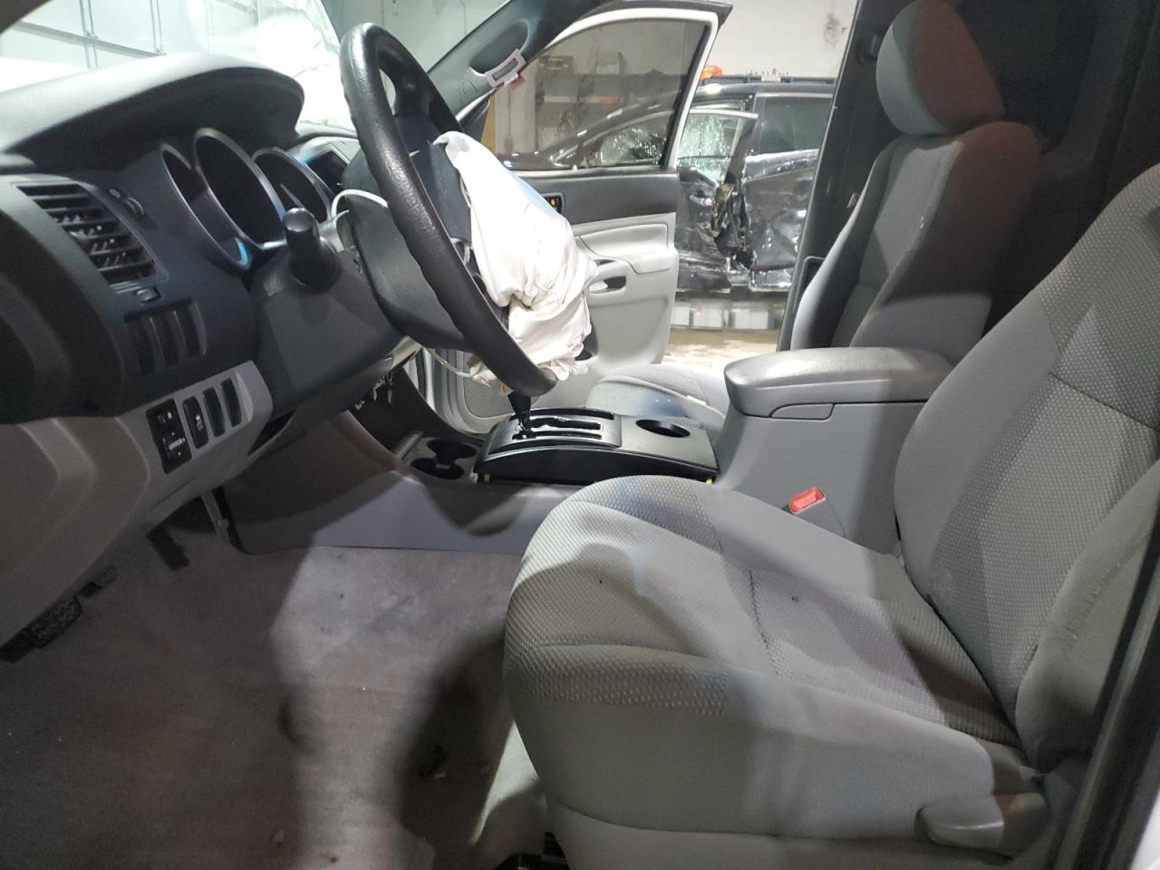 2011 Toyota Tacoma VIN 5TFTX4CN2BX004990 Copart auction photo, front end / minor dent/scratches damage thumbnail 7