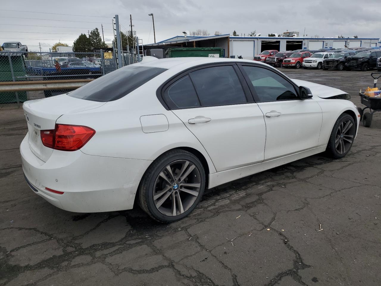 2015 BMW 3er VIN WBA3B5G59FNS15469 Copart auction photo, front end damage thumbnail 3
