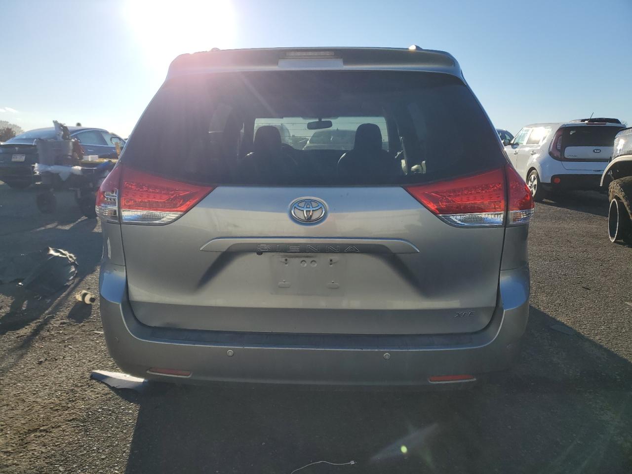 2011 Toyota Sienna VIN 5TDYK3DC9BS141572 Copart auction photo, front end / side damage thumbnail 6