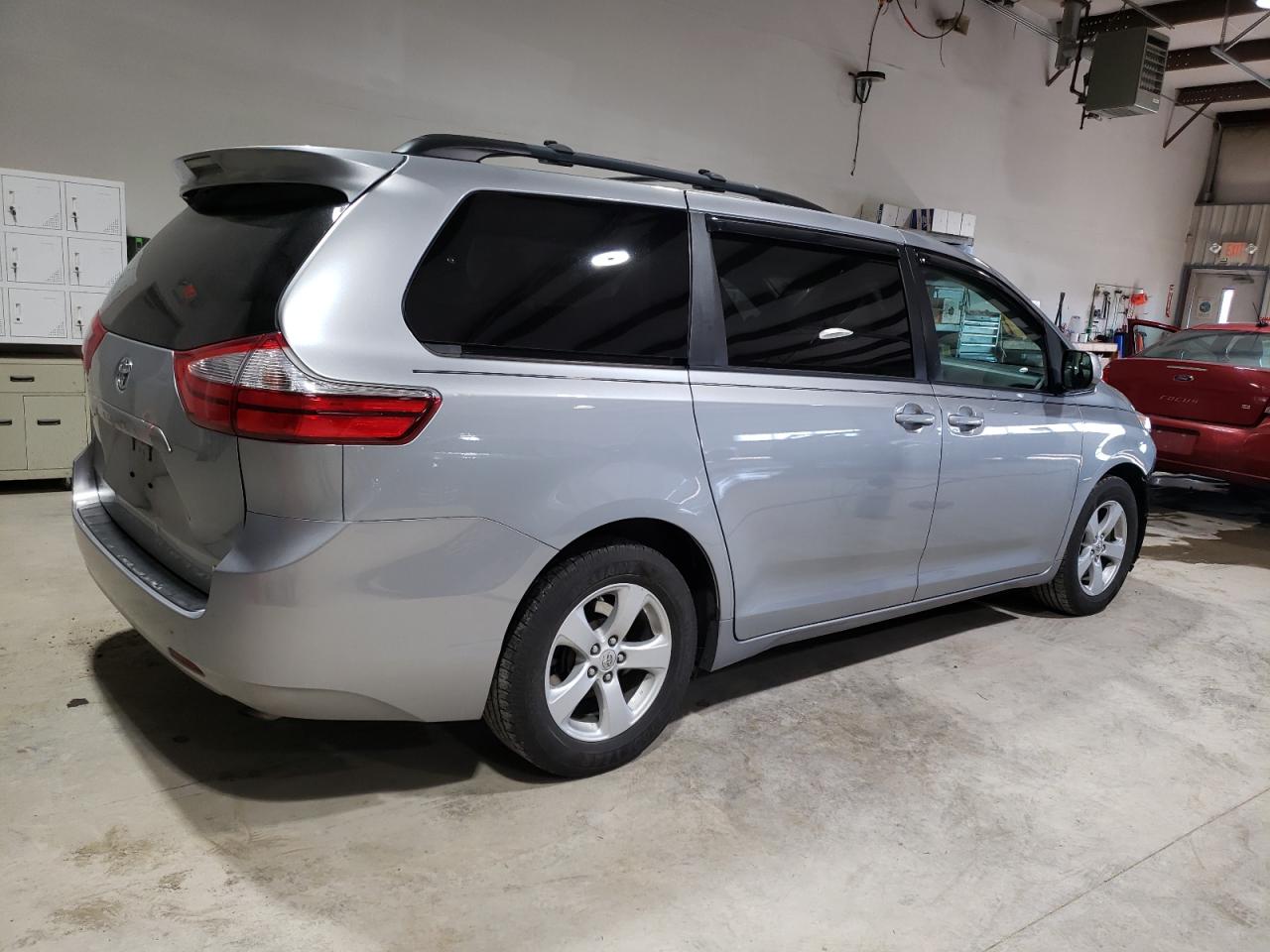 2017 Toyota Sienna VIN 5TDKZ3DC7HS896097 Copart auction photo, front end / minor dent/scratches damage thumbnail 3