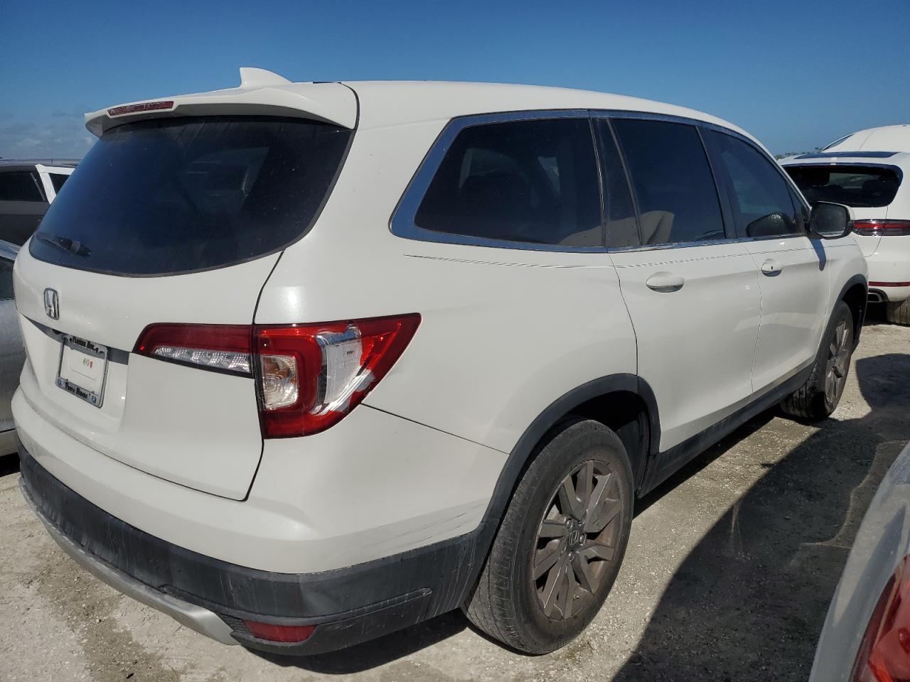 2021 Honda Pilot VIN 5FNYF5H59MB028529 Copart auction photo, water/flood damage thumbnail 3