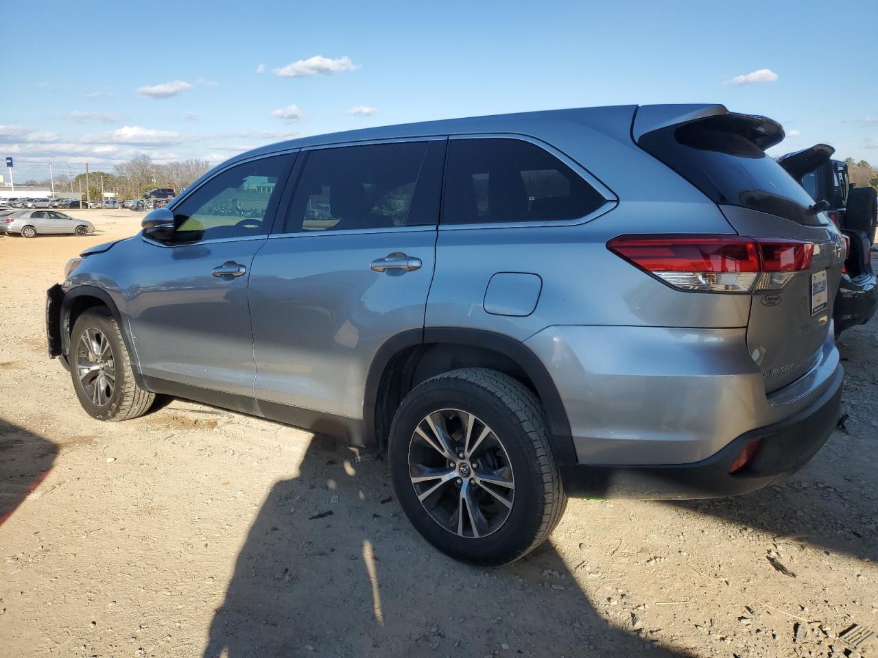 2019 Toyota Highlander VIN 5TDZARFH6KS051542 Copart auction photo, front end damage thumbnail 2