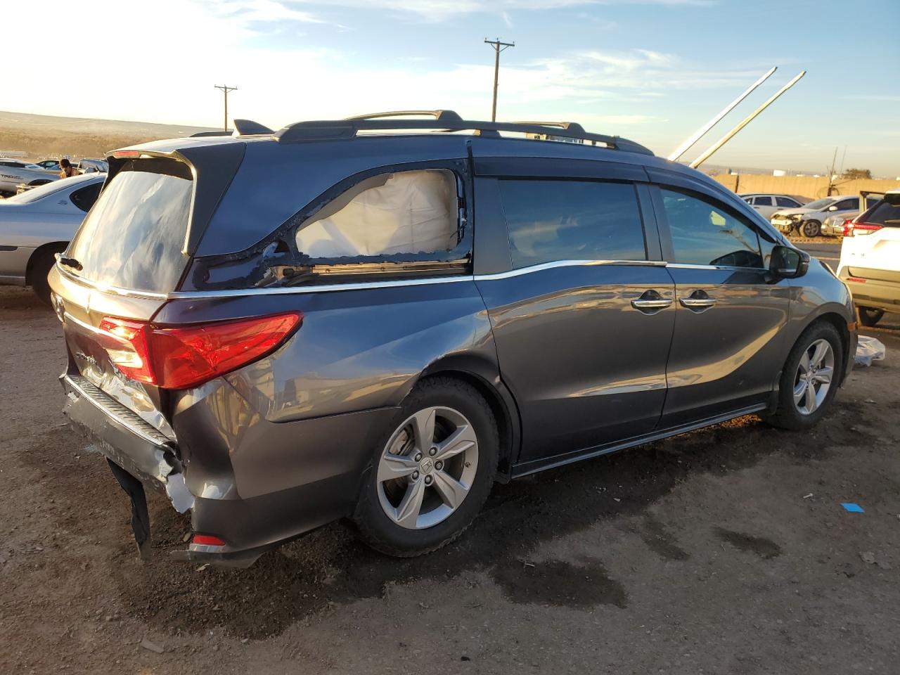2018 Honda Odyssey VIN 5FNRL6H74JB079033 Copart auction photo, rear end damage thumbnail 3