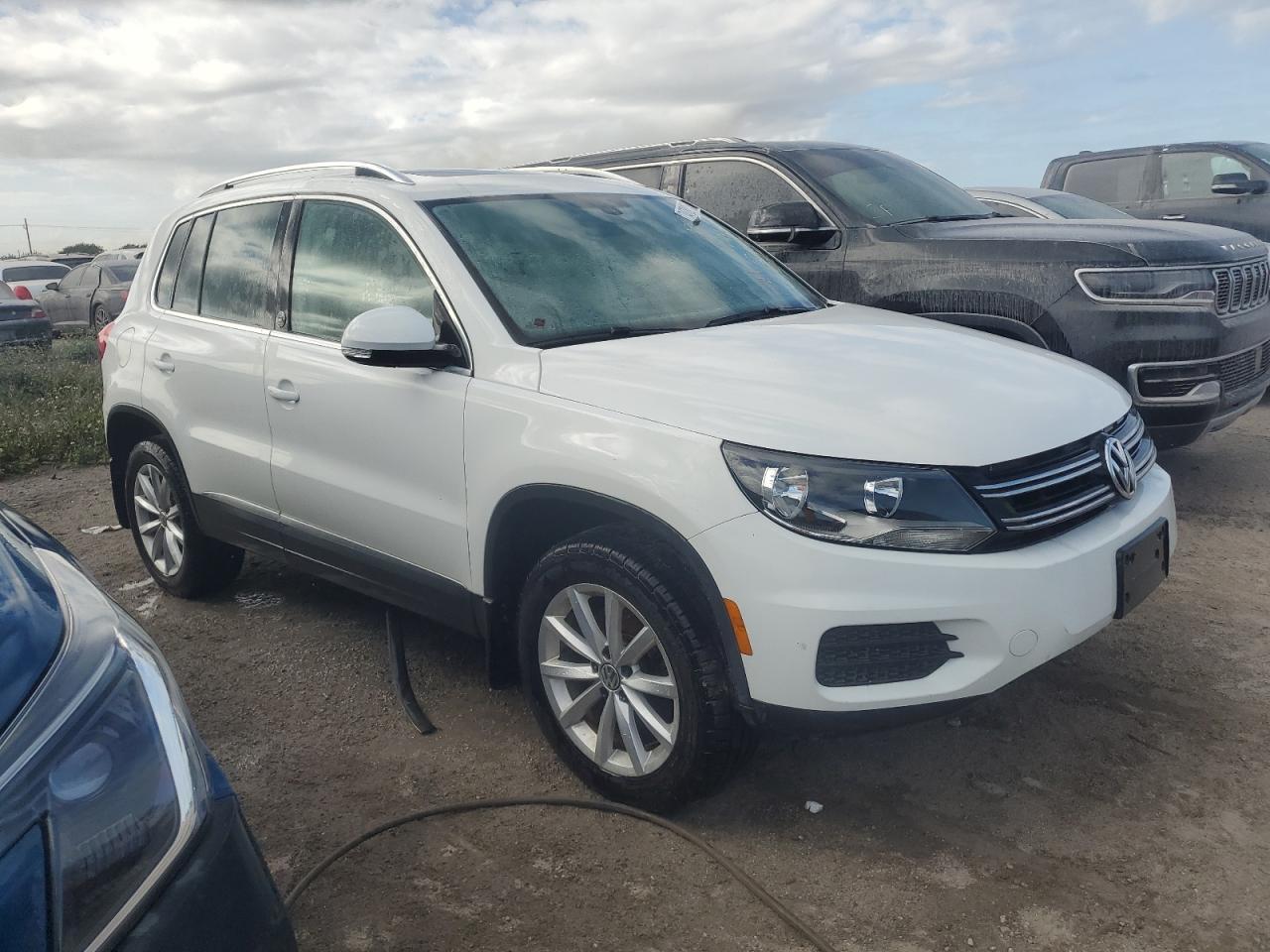 2017 Volkswagen Tiguan VIN WVGSV7AX7HK019512 Copart auction photo, water/flood damage thumbnail 4