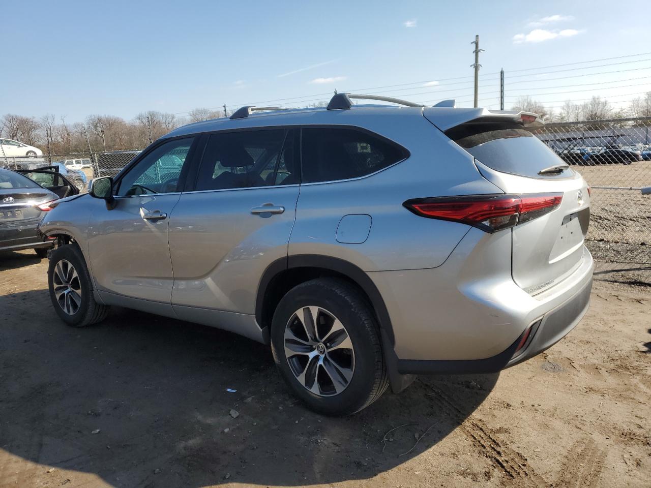 2021 Toyota Highlander VIN 5TDHZRBH0MS142741 Copart auction photo, front end / minor dent/scratches damage thumbnail 2