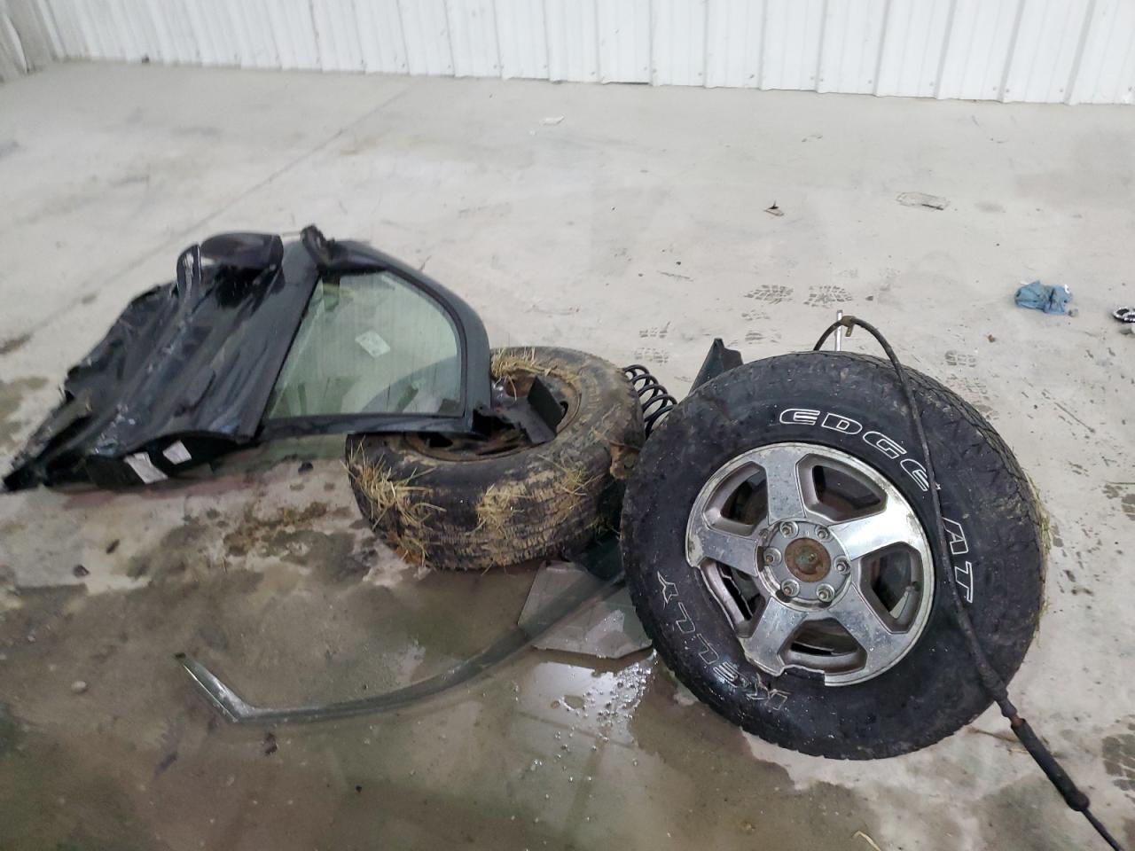 2003 Chevrolet TrailBlazer VIN 1GNDT13S732275702 Copart auction photo, side / rear end damage thumbnail 13