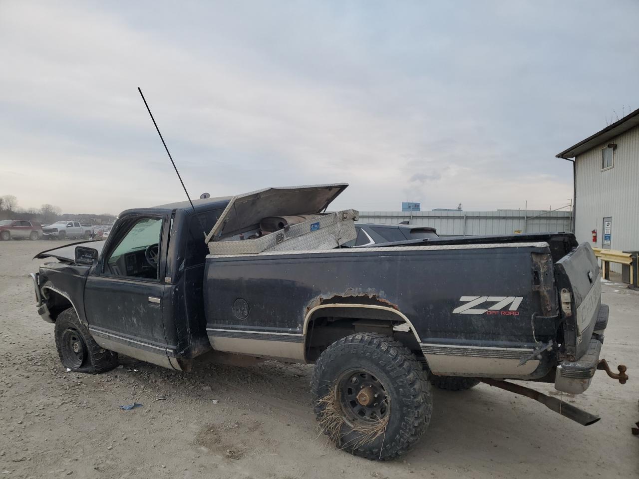 1994 Chevrolet GMT-400 VIN 1GCEK14K5RE195501 Copart auction photo, all over / mechanical damage thumbnail 2
