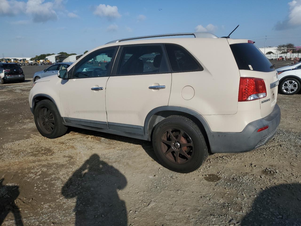 2011 KIA Sorento VIN 5XYKT4A22BG125375 Copart auction photo, minor dent/scratches damage thumbnail 2