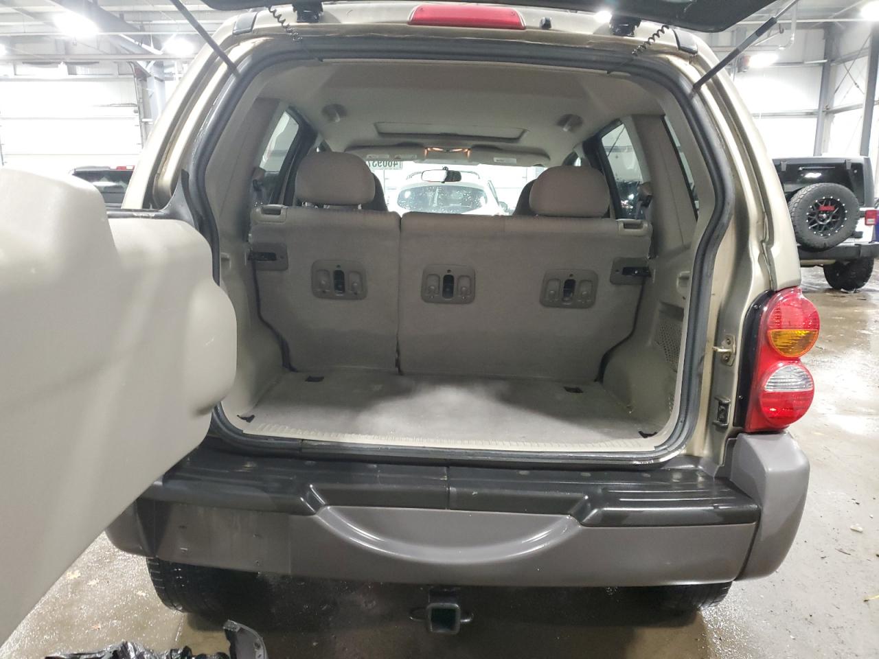 2004 Jeep Liberty (North America) VIN 1J4GL48K54W243593 Copart auction photo, front end damage thumbnail 6
