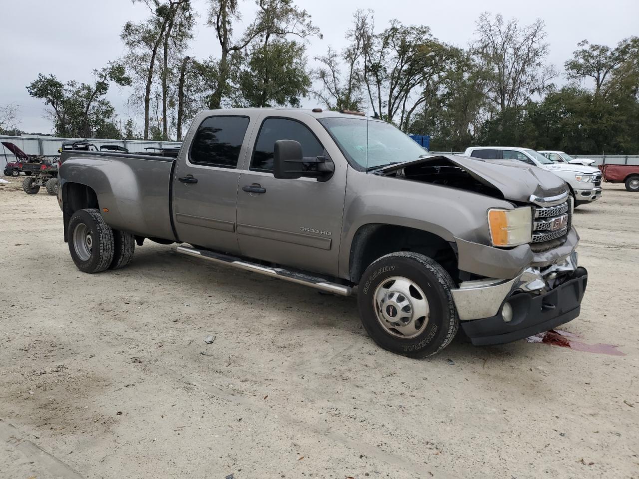 2014 GMC Sierra VIN 1GT413C80EF130446 Copart auction photo, front end / minor dent/scratches damage thumbnail 4