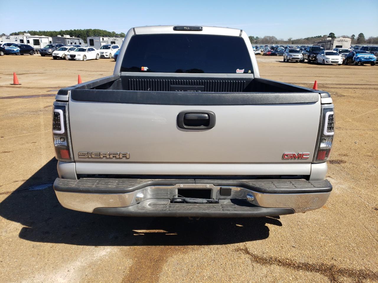 2006 GMC Sierra VIN 2GTEC13T361230525 Copart auction photo, front end damage thumbnail 6