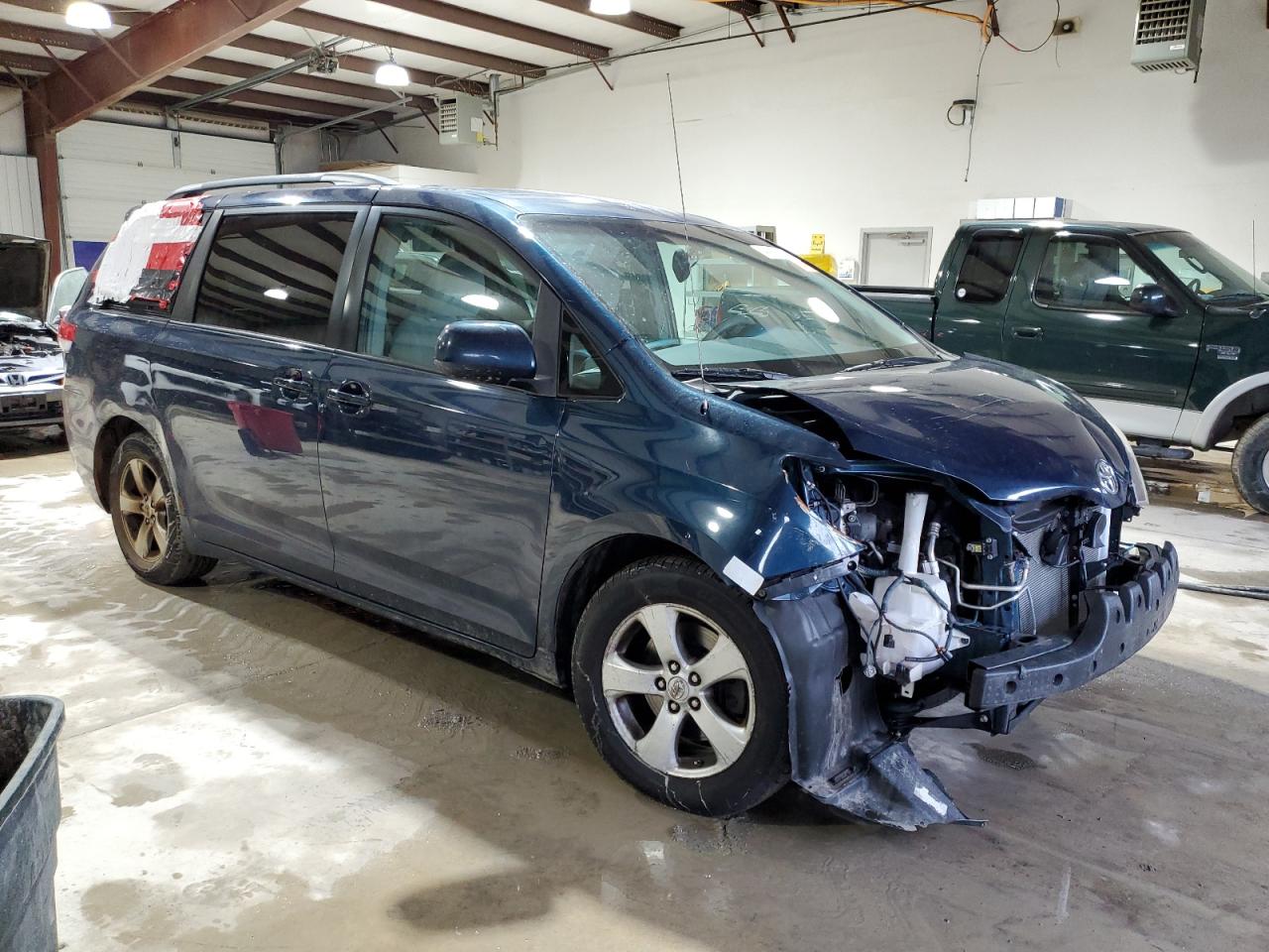 2011 Toyota Sienna VIN 5TDKK3DC5BS092764 Copart auction photo, front end damage thumbnail 4