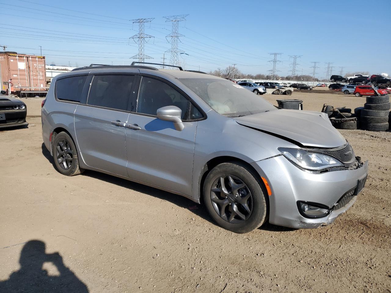 2018 Chrysler Pacifica VIN 2C4RC1BG2JR174805 Copart auction photo, front end / side damage thumbnail 4