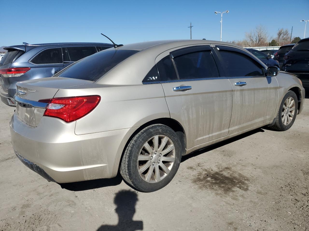 2013 Chrysler 200 VIN 1C3CCBCG7DN744488 Copart auction photo, front end / minor dent/scratches damage thumbnail 3