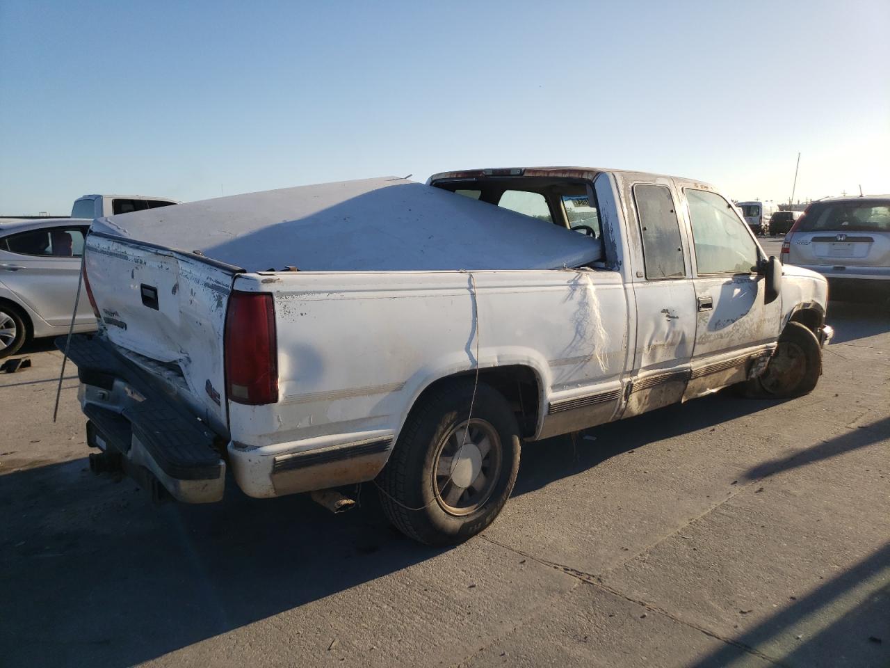 1998 GMC Sierra VIN 2GTEC19R3W1521263 Copart auction photo, all over damage thumbnail 3