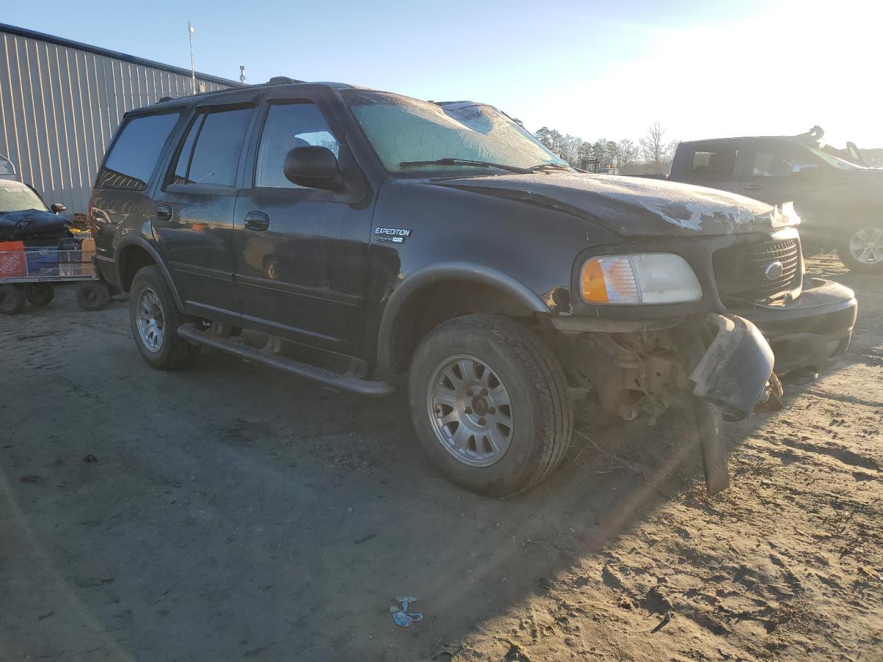 2000 Ford Expedition VIN 1FMRU1668YLA68761 Copart auction photo, all over damage thumbnail 4