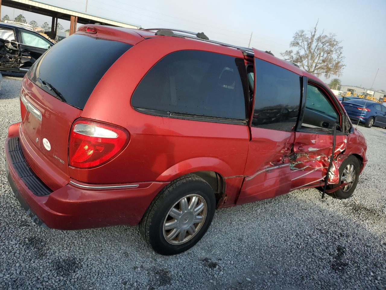 2005 Chrysler Town & Country VIN 2C4GP64L25R228712 Copart auction photo, side / front end damage thumbnail 3