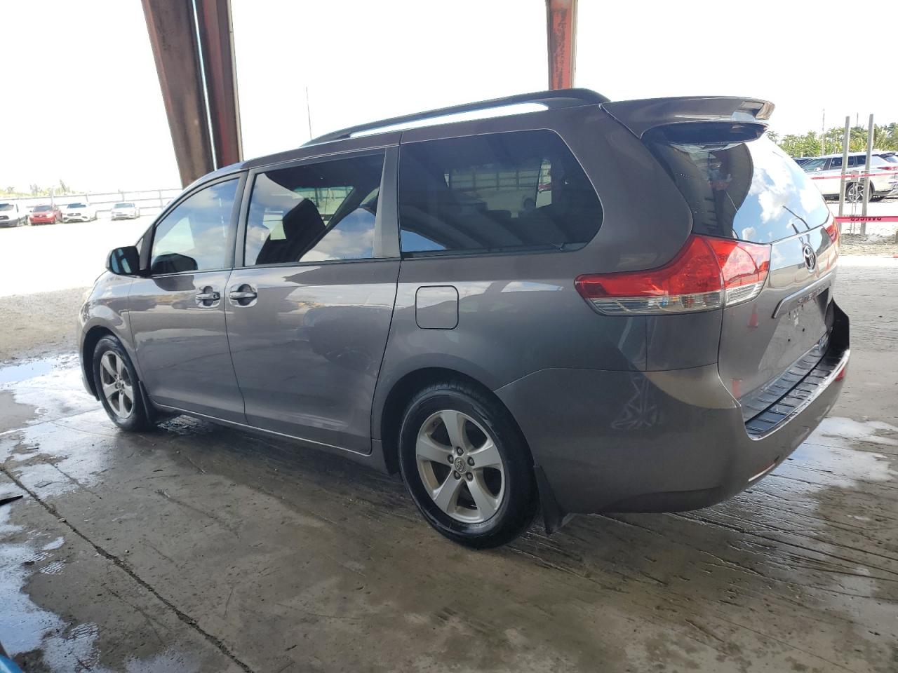 2011 Toyota Sienna VIN 5TDKK3DC5BS013514 Copart auction photo, front end damage thumbnail 2