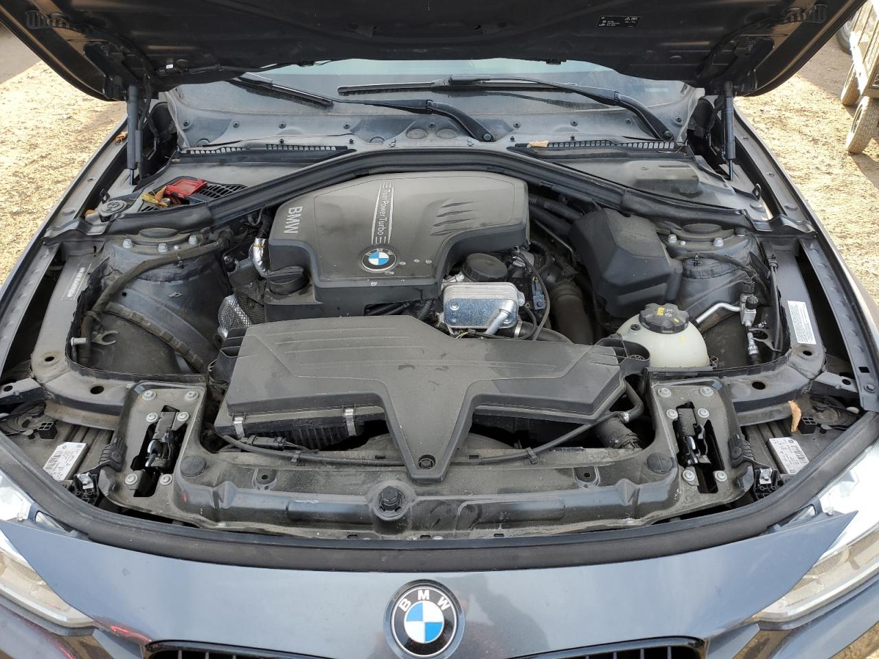 2016 BMW 3er VIN WBA8E3G54GNT75097 Copart auction photo, minor dent/scratches damage thumbnail 11