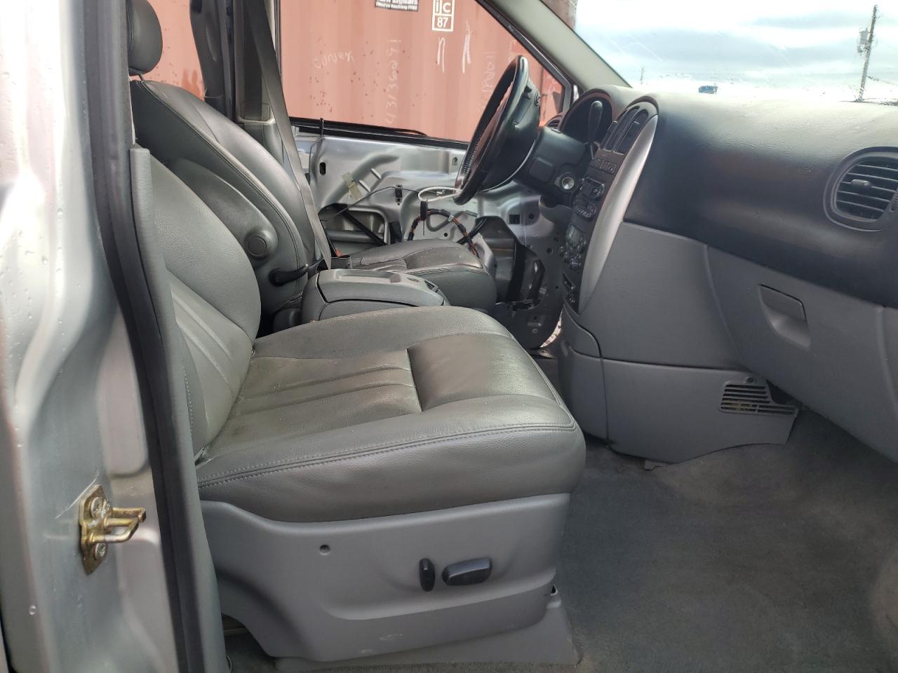 2006 Chrysler Town & Country VIN 2A4GP54LX6R915538 Copart auction photo, side damage thumbnail 7