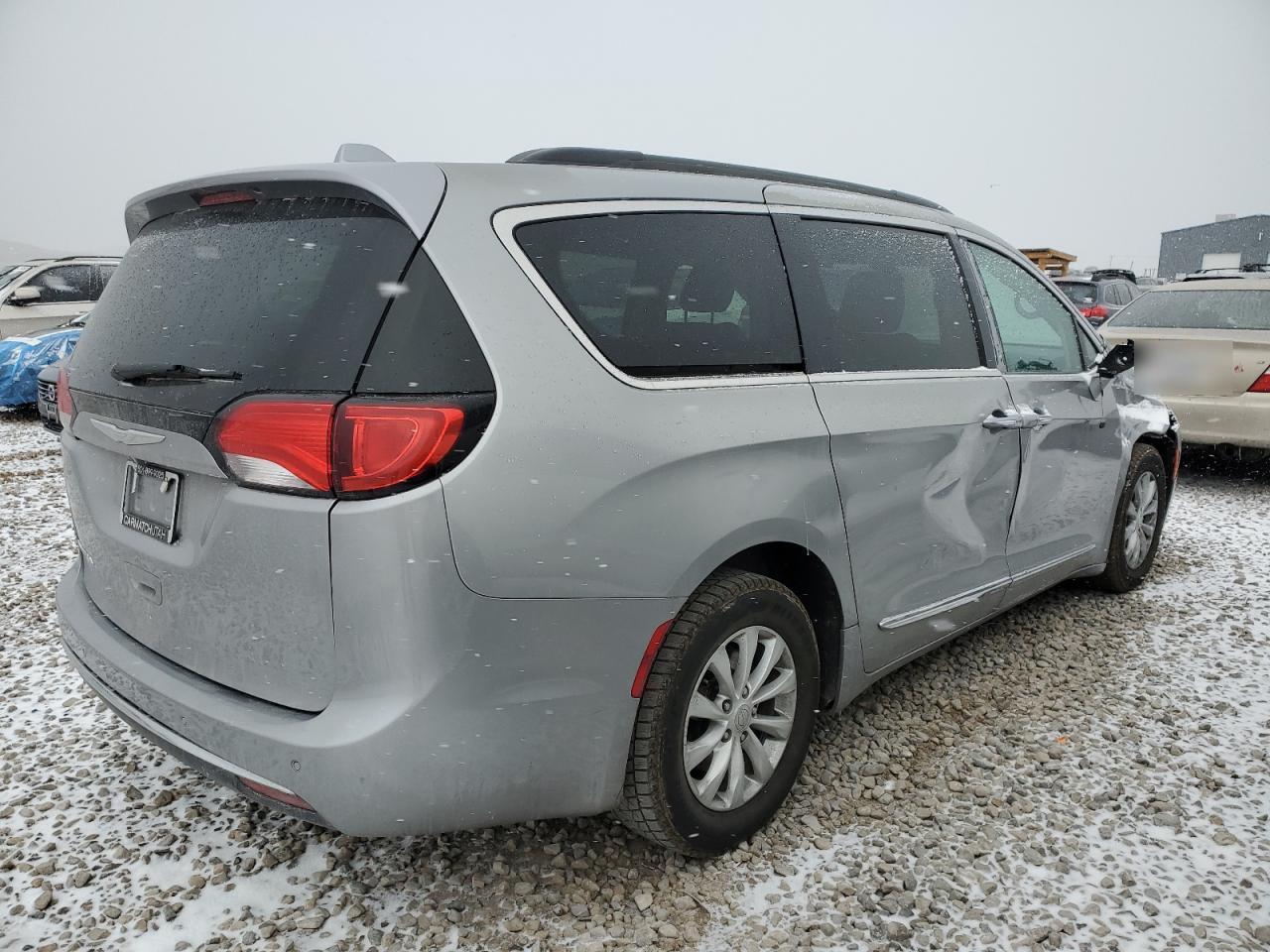 2017 Chrysler Pacifica VIN 2C4RC1BG9HR620751 Copart auction photo, side damage thumbnail 3