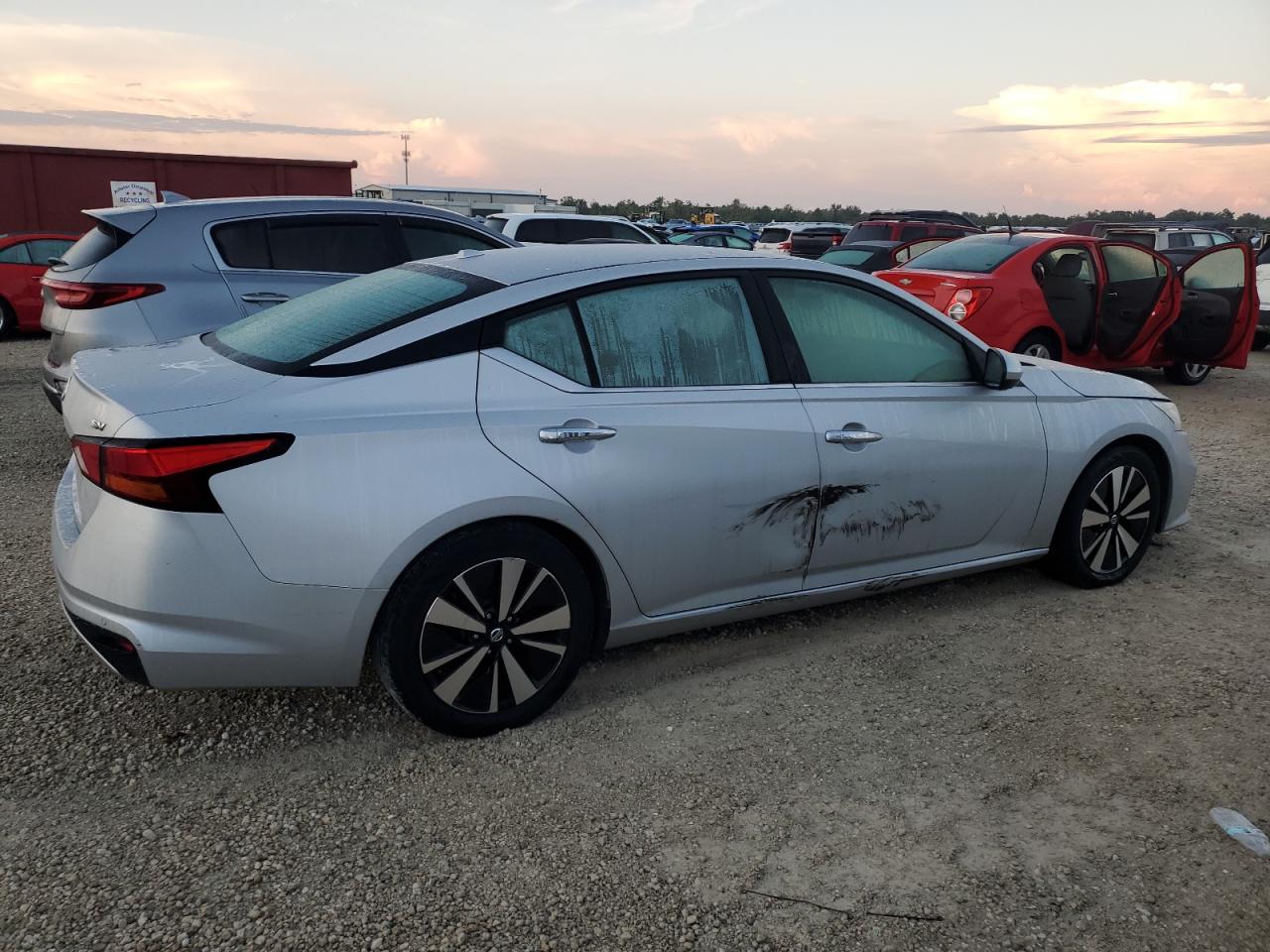 2021 Nissan Altima VIN 1N4BL4DV0MN349459 Copart auction photo, water/flood / minor dent/scratches damage thumbnail 3