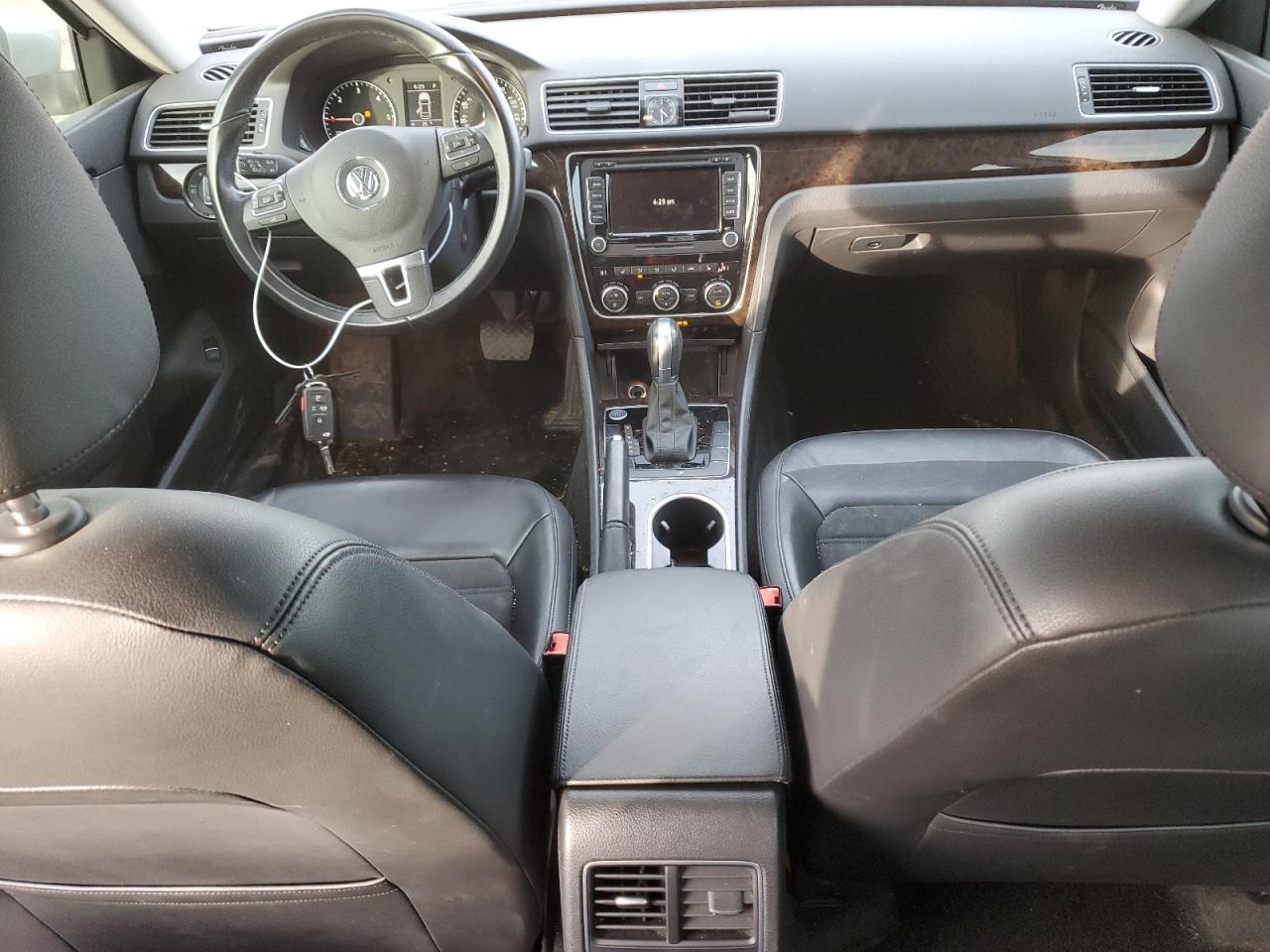 2015 Volkswagen Passat VIN 1VWCV7A39FC031655 Copart auction photo, front end damage thumbnail 8