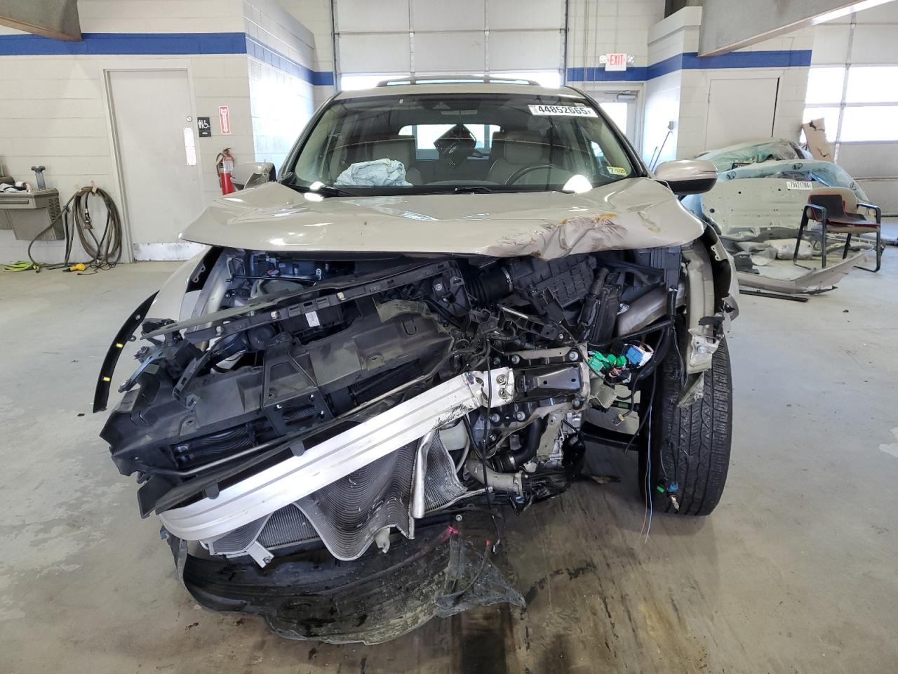 2019 Honda CR-V VIN 2HKRW1H83KH504375 Copart auction photo, front end / minor dent/scratches damage thumbnail 5