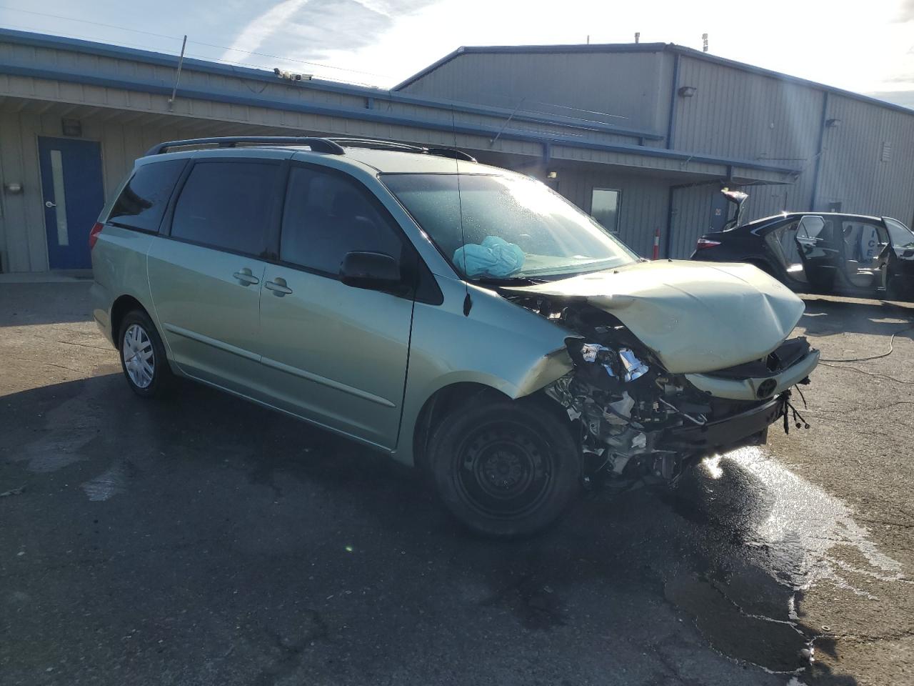 2007 Toyota Sienna VIN 5TDZK23C97S085107 Copart auction photo, front end / side damage thumbnail 4