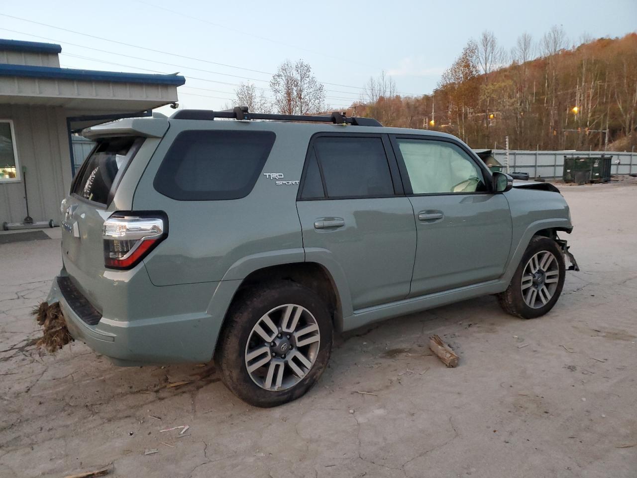 2022 Toyota 4Runner VIN JTESU5JR4N6062878 Copart auction photo, front end / rear end damage thumbnail 3