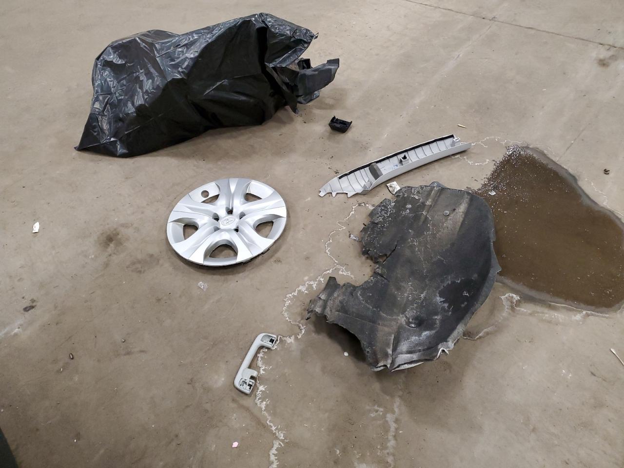 2015 Toyota RAV 4 VIN 2T3BFREV3FW364711 Copart auction photo, front end damage thumbnail 15