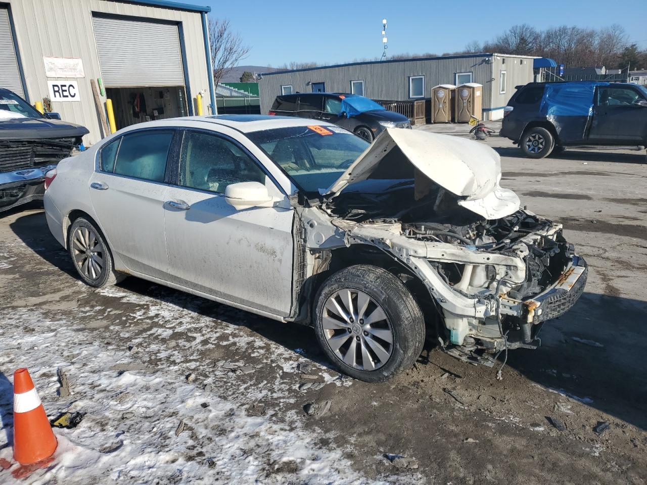 2013 Honda Accord VIN 1HGCR2F72DA118328 Copart auction photo, front end / side damage thumbnail 4