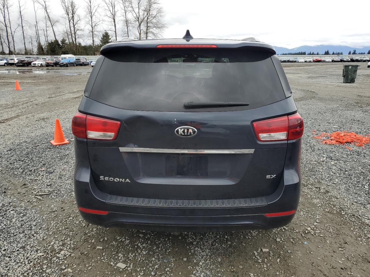 2017 KIA Sedona VIN KNDMC5C11H6272334 Copart auction photo, rear end / minor dent/scratches damage thumbnail 6