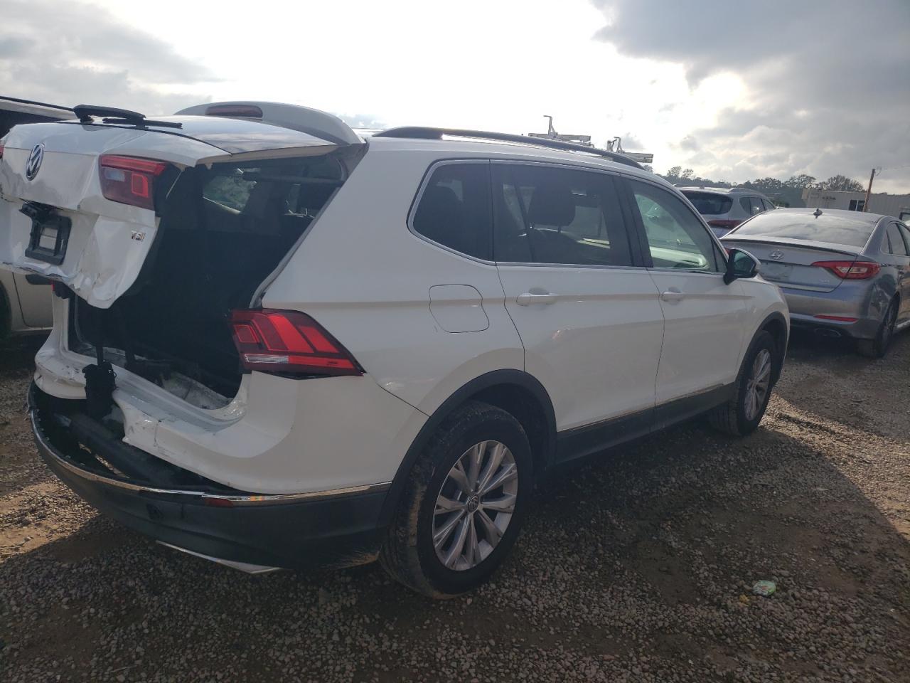 2018 Volkswagen Tiguan VIN 3VV3B7AX3JM024871 Copart auction photo, rear end damage thumbnail 3