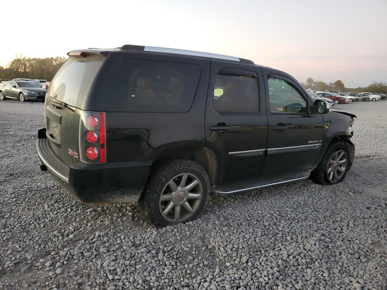2008 GMC Yukon VIN 1GKFK638X8J127261 Copart auction photo, front end damage thumbnail 3