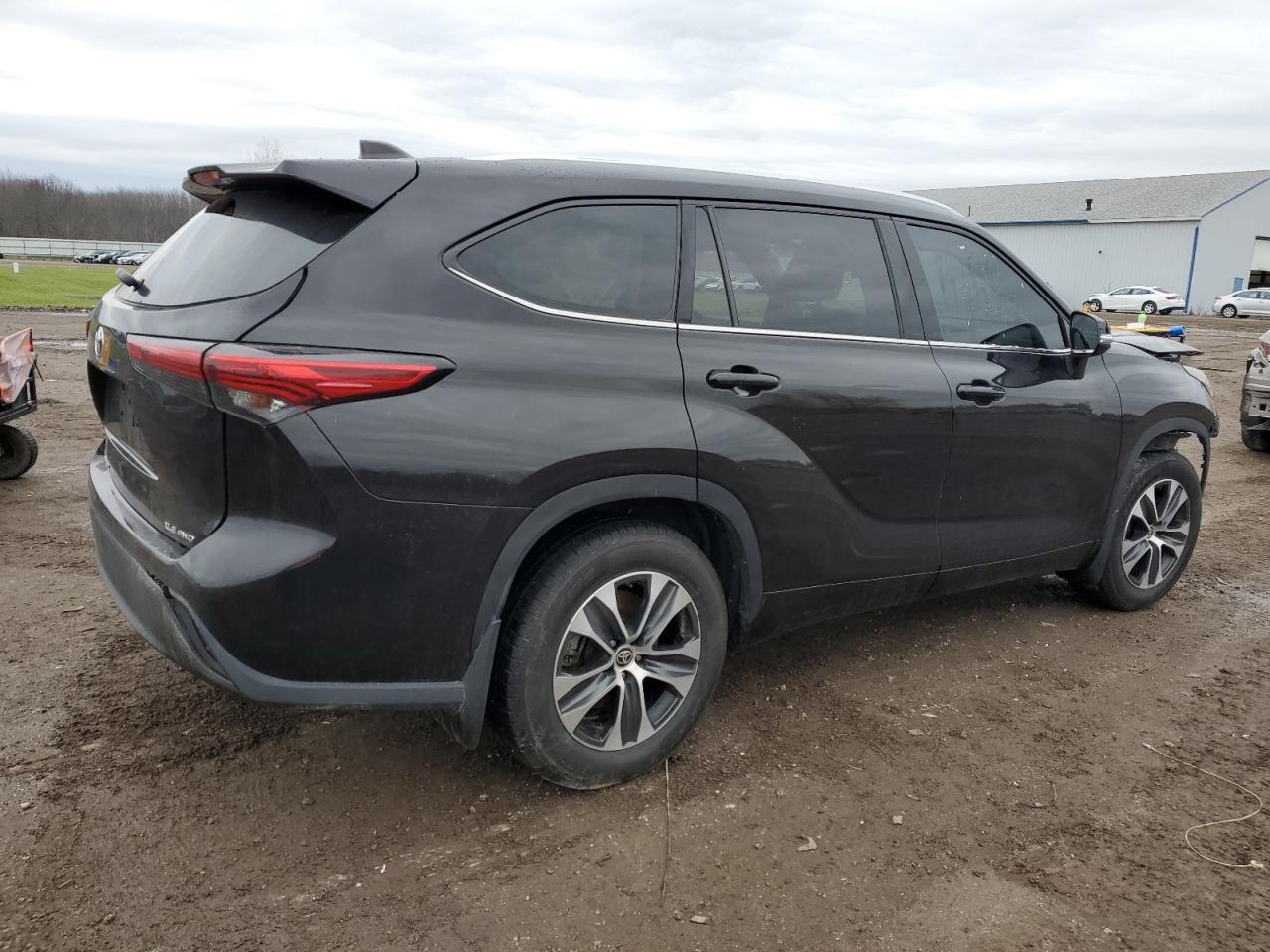 2021 Toyota Highlander VIN 5TDGZRBH6MS127933 Copart auction photo, side / front end damage thumbnail 3