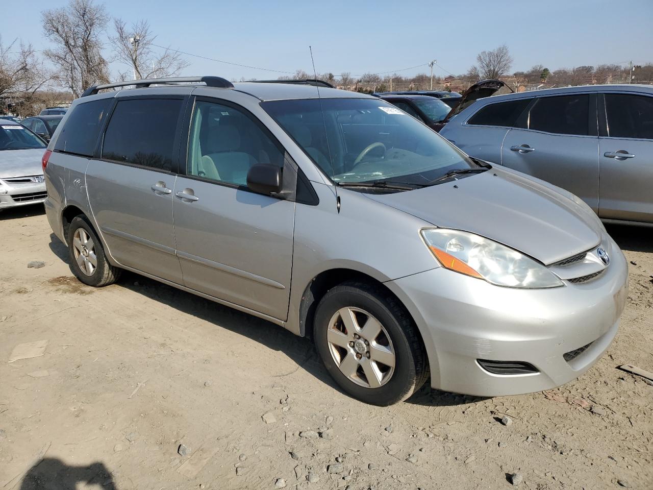 2008 Toyota Sienna VIN 5TDZK23C58S185609 Copart auction photo, minor dent/scratches damage thumbnail 4
