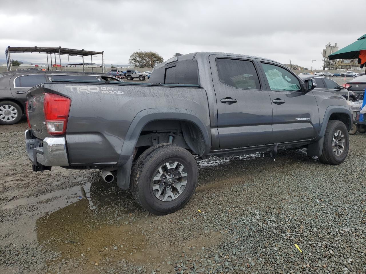 2017 Toyota Tacoma VIN 3TMAZ5CN6HM045953 Copart auction photo, front end / side damage thumbnail 3
