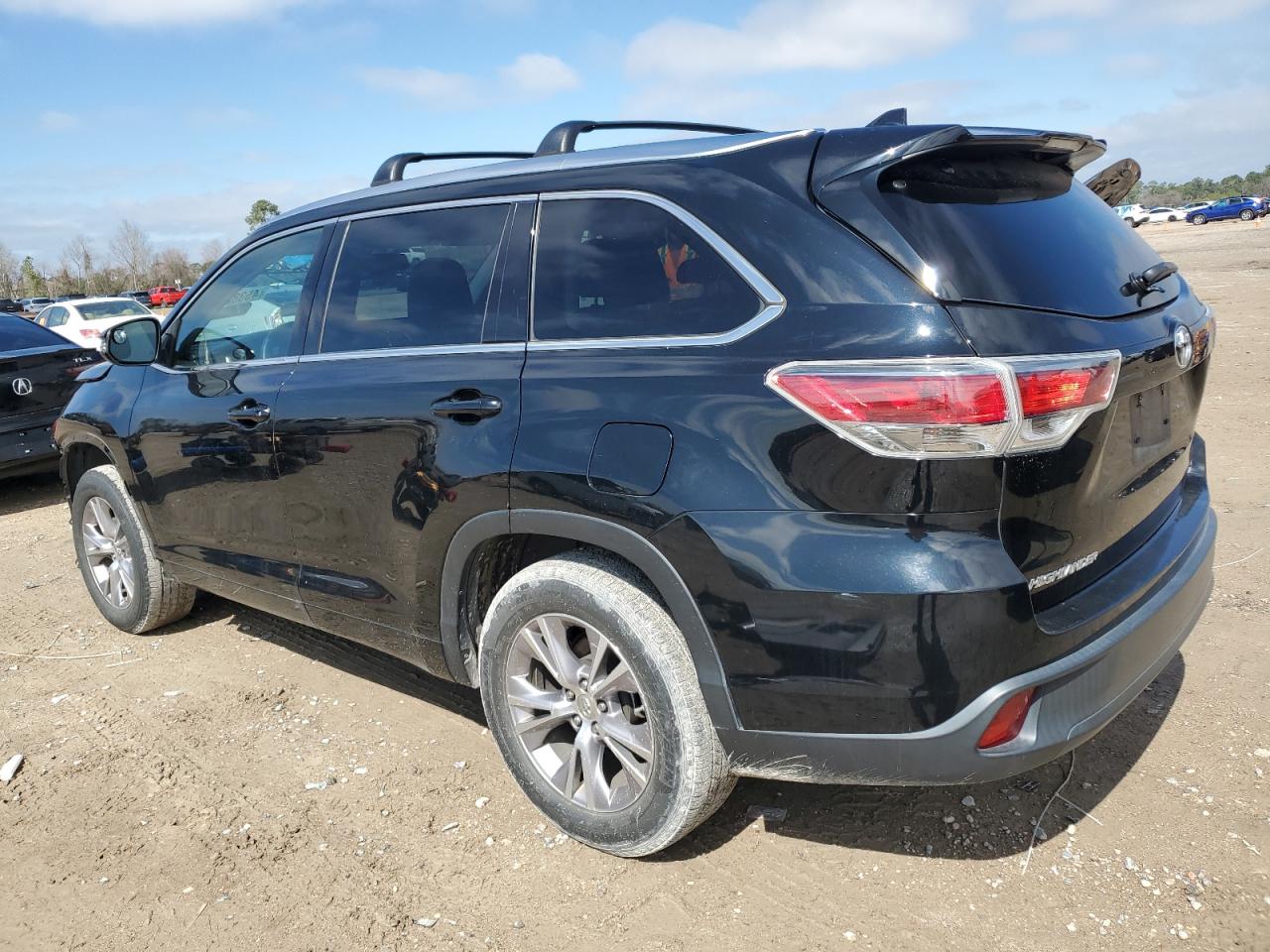 2015 Toyota Highlander VIN 5TDKKRFH0FS043604 Copart auction photo, front end / side damage thumbnail 2