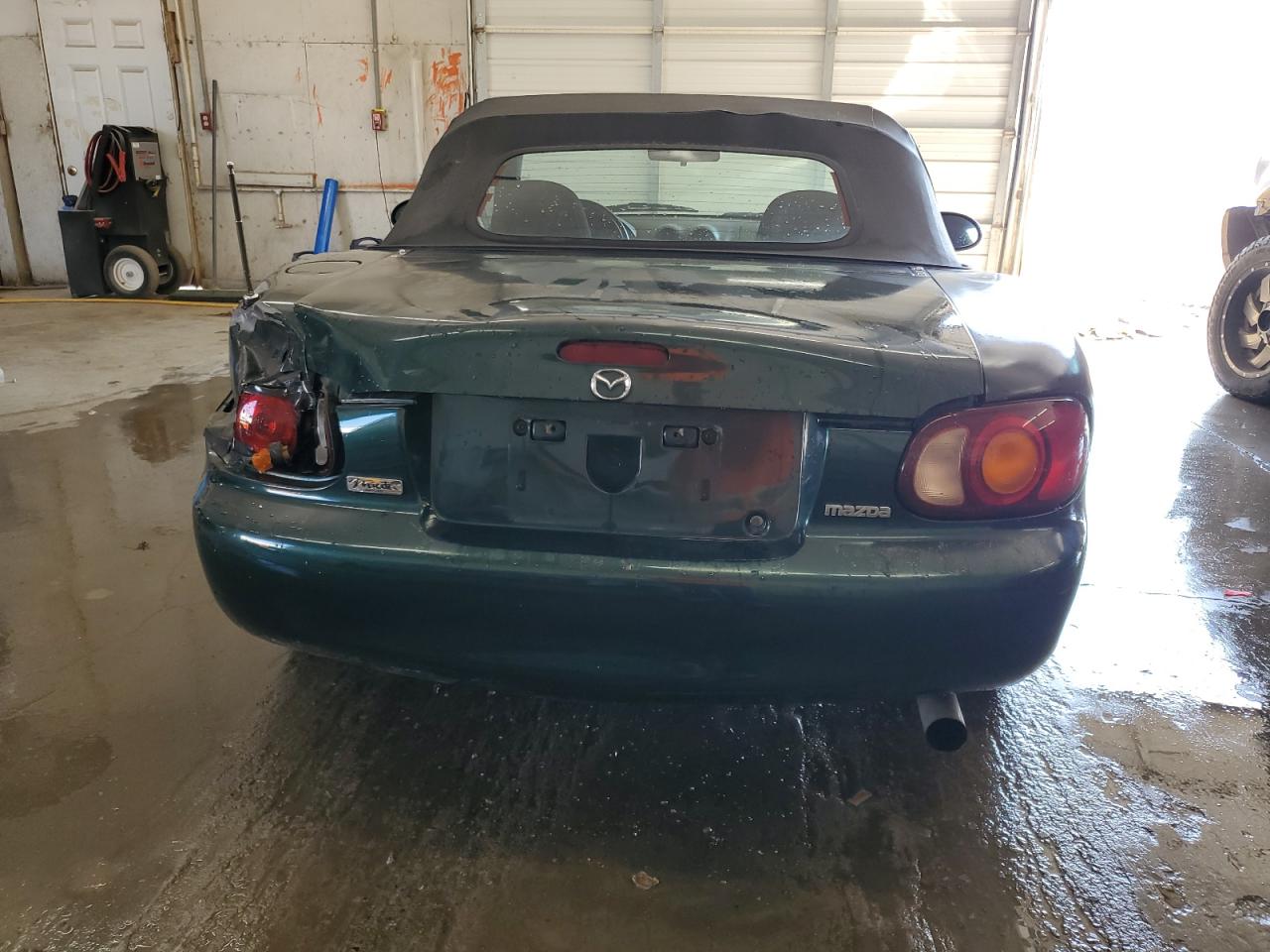 2000 Mazda MX-5 VIN JM1NB3534Y0155537 Copart auction photo, rear end / minor dent/scratches damage thumbnail 6