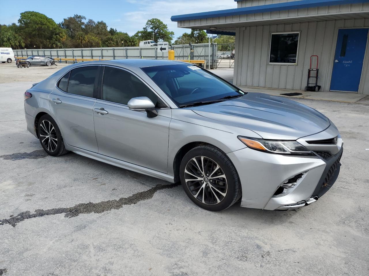 2019 Toyota Camry VIN 4T1B11HK0KU700559 Copart auction photo, rear end damage thumbnail 4