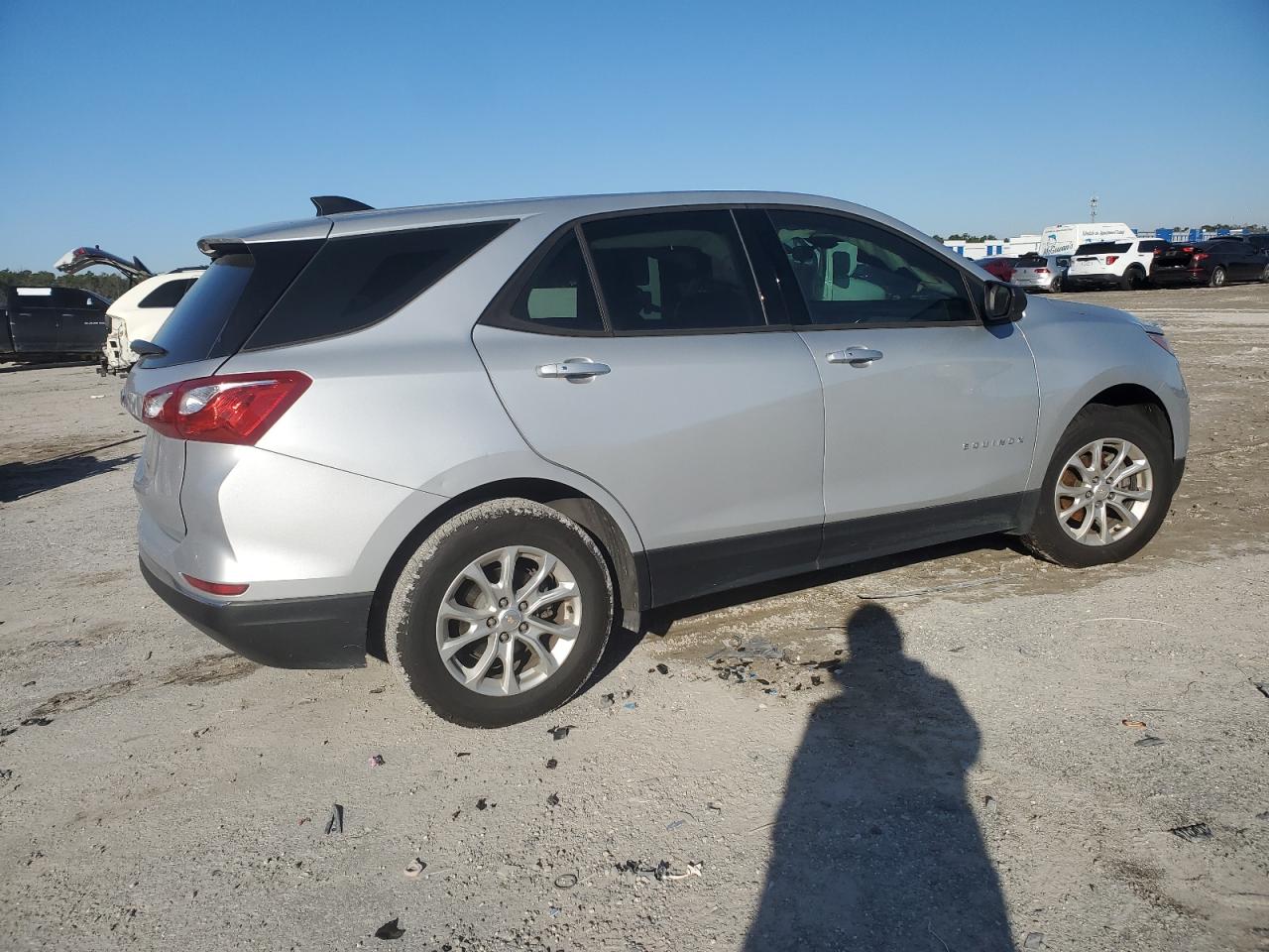 2018 Chevrolet Equinox VIN 2GNAXHEV0J6106094 Copart auction photo, side damage thumbnail 3